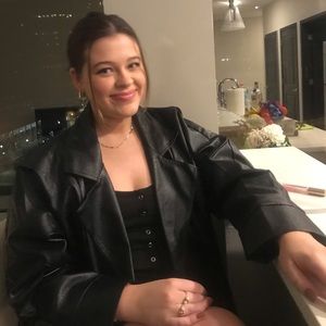 Meet your Posher, Hayley